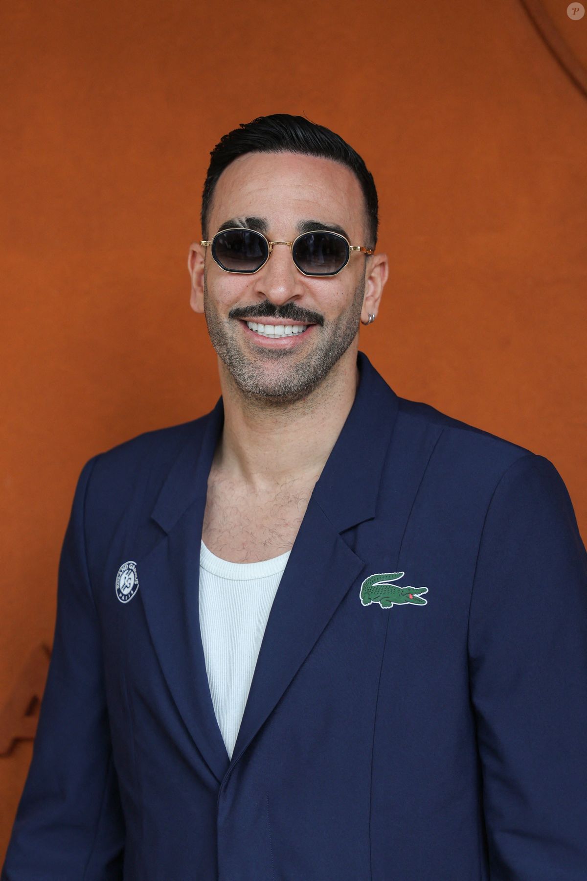 Photo : Adil Rami en tribune lors des Internationaux de France 2025 à ...