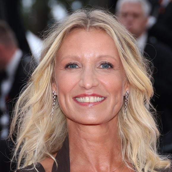 Alexandra Lamy - Montée des marches du film « Le deuxième acte » pour la cérémonie d’ouverture du 77ème Festival International du Film de Cannes, au Palais des Festivals à Cannes. © Agence / Bestimage