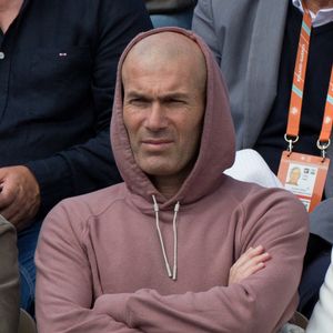 L’ancien footballeur va construire un nouveau complexe sportif Z5

Zinedine Zidane - Les célébrités dans les tribunes lors des Internationaux de France de Tennis de Roland Garros 2022, le 27 mai 2022. 
© MPP / Bestimage