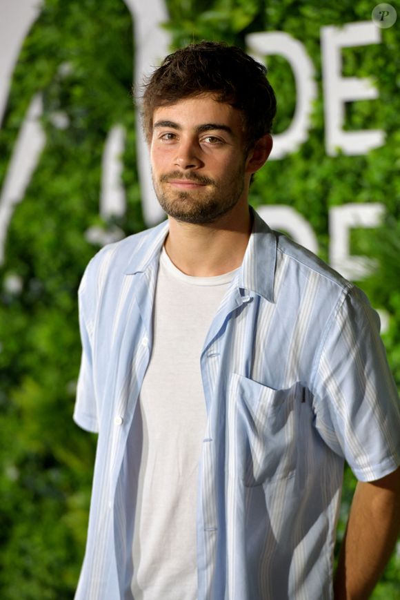 L'acteur y a ouvert un restaurant appelé Manine popote.

Clément Remiens pour la série Ici tout commence, sur le photocall du 60eme Festival de Télévision de Monte-Carlo au Grimaldi Forum à Monaco le 20 juin 2021. © Bruno Bebert/Bestimage