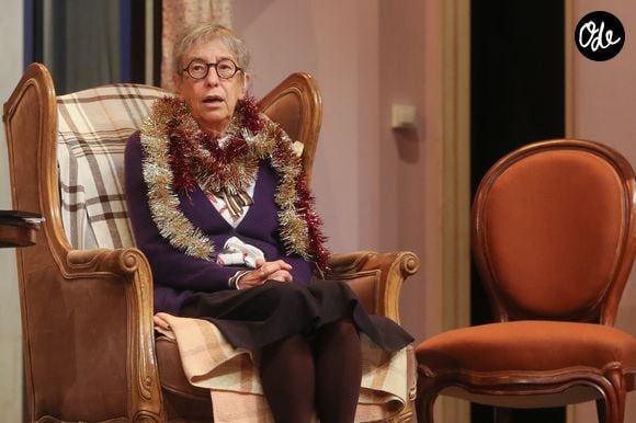 Anémone sur scène lors de la représentation de la pièce "Les noeuds au mouchoir" dans le cadre de la soirée hommage dédiée aux 50 ans de carrière d'Anémone au Palais des Glaces à Paris, le 29 novembre 2017.
© CVS/Bestimage
