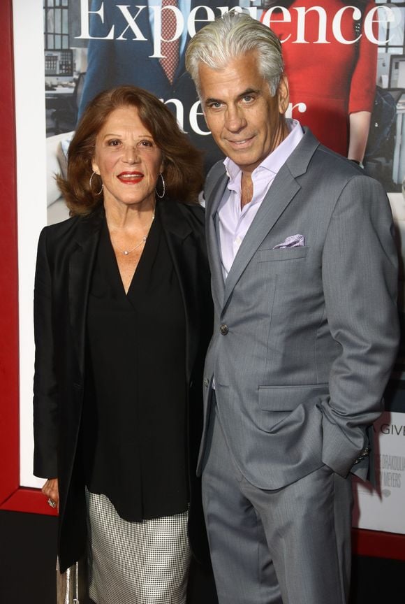 Linda Lavin s’est éteinte ce dimanche 29 décembre 

Linda Lavin et son mari Ron Leibman à la première de 'The Intern' au Ziegfeld Theatre à New York, le 21 septembre 2015