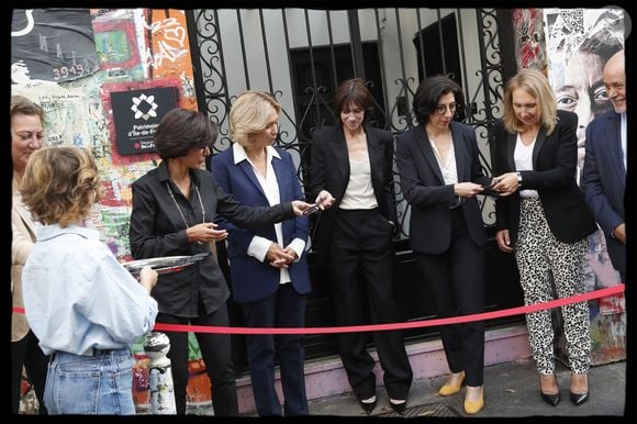 Lorraine Dauchez, Fondatrice, ARTEUM, Rachida Dati, maire du 7ème arrondissement de Paris, Valérie Pécresse, présidente du conseil régional d'Ile de France, Charlotte Gainsbourg, Rima Abdul Malak, ministre de la culture, Dominique Dutreix lors de l'inauguration de la Maison Gainsbourg, rue de Verneuil à Paris le 14 septembre 2023. La maison ouvrira ses portes au public à partir du 20 septembre 2023.© Alain Guizard / Bestimage