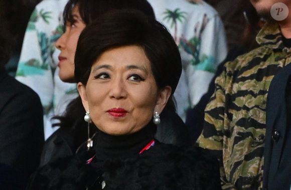 Michele Kang - Célébrités dans les tribunes lors du match de football Ligue 1 McDonald's opposant le Paris Saint-Germain (PSG) à l'Olympique Lyonnais (1-2) au Parc des Princes à Paris le 19 avril 2026. © Christian Liewig/Bestimage
