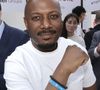 "Je voyais arriver l’été en me disant que j’allais encore passer les vacances loin de mes proches et ça me semblait compliqué à gérer. "

Harry Roselmack en dédicace lors du 5ème festival du Livre de Paris au Grand Palais (17 - 19 avril 2026) à Paris, le 19 avril 2026.
© Cédrice Perrin / Bestimage