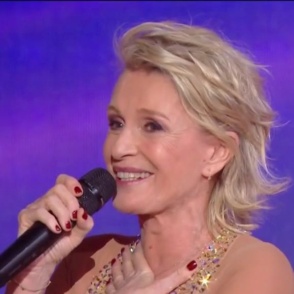 "Je suis soulagée parce qu’ils le méritaient plus que moi. Ils ont super bien dansé. J’étais sur le point de leur donner ma place", a-t-elle réagi après l'annonce de son élimination

Sophie Davant a été éliminée de "Danse avec les stars" vendredi 28 février 2025.