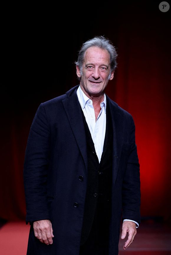 Vincent Lindon - Pour la séance de clôture de la 16ème édition du Festival Lumière de Lyon, un hommage tout particulier a été rendu à l'acteur Alain Delon en projetant "Plein Soleil" de René Clément. Pour l'occasion Vincent Lindon a prononcé un discours en présence de Anthony Delon, qui, sous le coup de l'émotion, a fondu en larmes pendant l'évocation de son père. C'est la première fois, depuis sa disparition, qu'un hommage était rendu en public à Alain Delon,  au Halle Tony Garnier, à Lyon, France, le 20 octobre 2024. © Dominique Jacovides/Bestimage