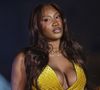 Pour faire une entrée à la hauteur de l'événement, la chanteuse a choisi d'arriver en hélicoptère avant de livrer un show de près de 2h50 devant un public conquis.

Aya Nakamura - Arrivées au Grand Dîner du Louvre 2026 à Paris pendant la fashion week Prêt à Porter femme automne/hiver 2026-2027 (PFW)
© Olivier Borde / Bestimage
