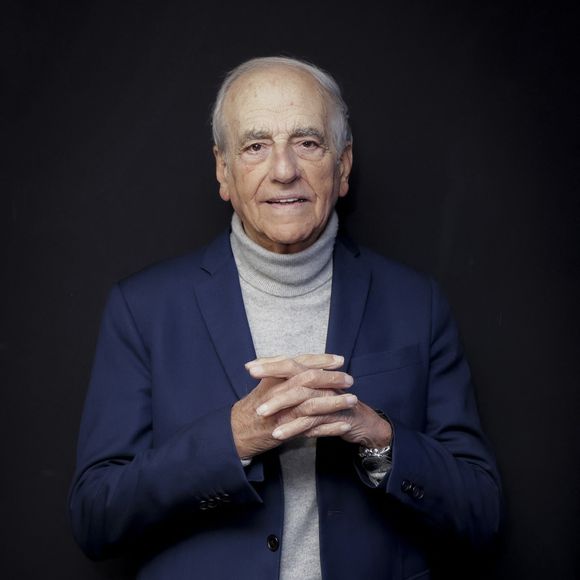 Exclusif - Jean-Pierre Elkabbach - Jean-Pierre Elkabbach pose en marge de sa venue à Radio J  - Paris le 26/01/2023 - © Jack Tribeca / Bestimage