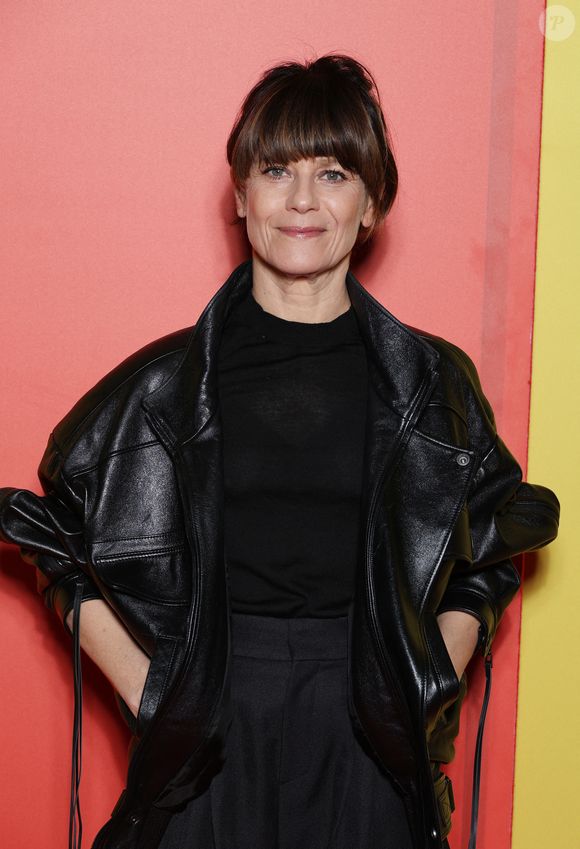 C'est pour cela qu'on s'y sent bien", a précisé la star de Polisse, en expliquant alors que cette coutume vient du Fen Shui. 

Marina Foïs à la première du film "La chambre d'à côté" au cinéma Pathé Palace. Paris, 16 décembre 2024.
© Denis Guignebourg/Bestimage