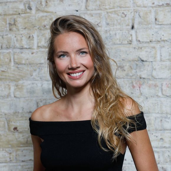 Mais ce mardi 29 juillet 2025, la future mariée s'est de nouveau saisie de son clavier pour chaleureusement remercier les internautes de leurs adorables messages... Mais pas seulement ! 

Exclusif - Amandine Petit (miss France 2021) en prise de vue studio en marge du tournage du clip "Je garde le sourire !" de l'association Laurette Fugain dans les Studios de l'Usine à Paris, France, le 19 septembre 2024. © Christophe Clovis/Bestimage