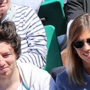 Alexandra Rosenfeld et son compagnon Jean Imbert assistent au quart de finale entre Jo-Wilfried Tsonga et Roger Federer lors des Internationaux de France de tennis a Roland-Garros le 4 juin 2013.
Jacovides / Agence / Bestimage
