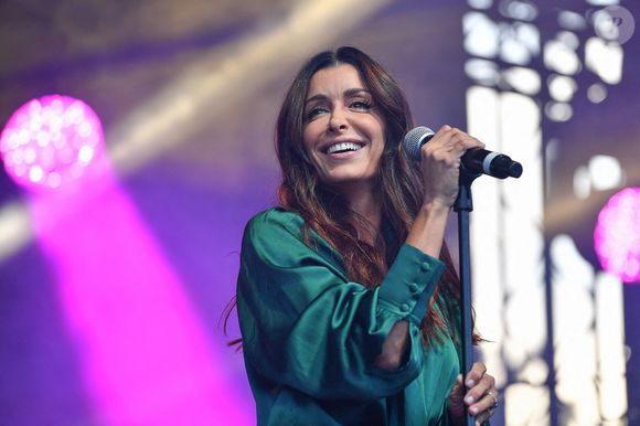 Elle a pourtant également participé à The Voice en tant que coach

La chanteuse française Jenifer se produit en direct lors du Festival Paris Paradis à La Villette à Paris, France, le 17 septembre 2022. Photo par Christophe Meng/ABACAPRESS.COM