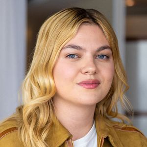 "On a besoin de temps, de se retrouver à l’hôtel, d’être entre nous", a ajouté le chargé de communication. On espère que Louane reviendra plus forte encore après cette expérience.

Louane (Louane Emera) de France lors d'un moment de presse avant Eurovision in Concert 2025 à Amsterdam, l'événement annuel précédant le Concours Eurovision de la Chanson. Amsterdam, Pays-Bas, le 5 avril 2025. Photo by DPPA/SPUS/ABACAPRESS.COM