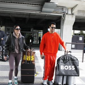 Iris Mittenaere et Diego El Glaoui - à l'aéroport de Nice lors du 76ème Festival International du Film de Cannes, le 16 mai 2023. (Denis Guignebourg / Bestimage).