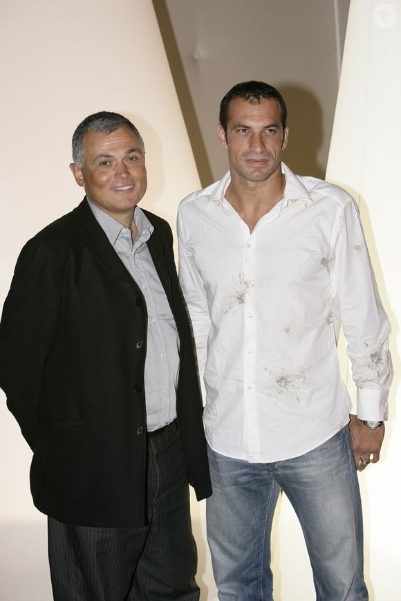 "On aurait dit que je m'étais évadé d'un camp de concentration…", s'est-il souvenu avec émotion.

Archives - Richard Cross et Christophe Pinna lors de la conférence de presse de rentrée de TF1 à Paris, le 29 août 2005. © Frédéric Piau/Bestimage
