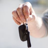 Mettre ses clefs de voiture dans le micro-onde : une technique efficace contre le vol
