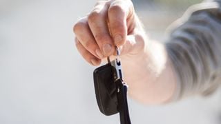 Mettre ses clefs de voiture dans le micro-onde : une technique efficace contre le vol
