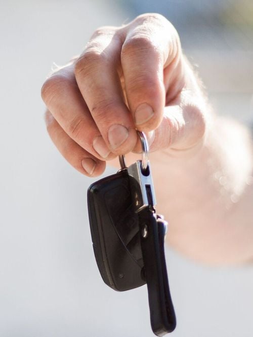 Mettre ses clefs de voiture dans le micro-onde : une technique efficace contre le vol