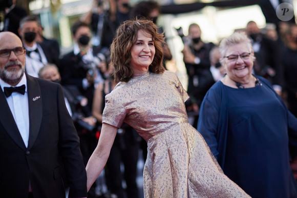 Roc Lafortune, Valerie Lemercier, Danielle Fichaud - Montée des marches du film « Aline » lors du 74ème Festival International du Film de Cannes. Le 13 juillet 2021
© Borde-Jacovides-Moreau / Bestimage