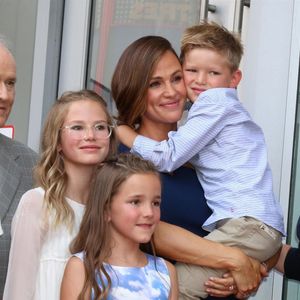 Interviewée par la MSNBC, l'actrice de 52 ans - qui a apporté son soutien à World Central Kitchen (WCK), une organisation qui fournit une aide alimentaire - a révélé avoir perdu une amie qui est malheureusement décédée dans les flammes.

Jennifer Garner avec ses enfants Samuel, Violet et Seraphina - L'actrice reçoit son étoile sur le Walk Of Fame à Hollywood, Los Angeles