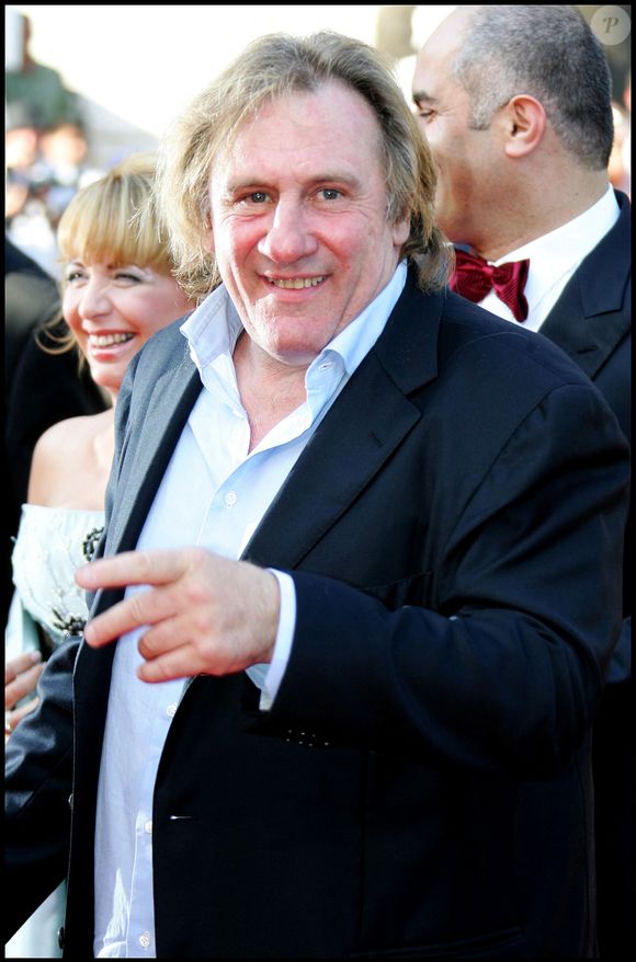 "Il me disait que je lui faisais penser à son père, jeune. C’est vrai qu’à mes débuts, physiquement, j’avais une petite ressemblance avec le jeune Gérard Depardieu" a confié Bernard Yerlès à "Nice Matin"

Gérard Depardieu au 60e festival de Cannes en 2007