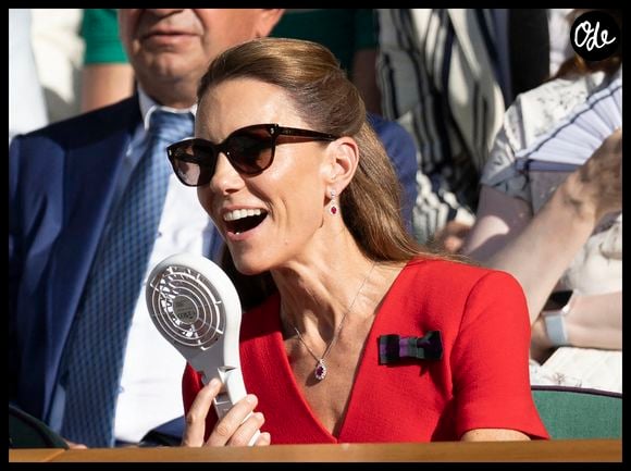 En tribune lors du match, elle avait également un mini-ventilateur

Kate Middleton, princesse de Galles, dans la loge royale lors de la finale du simple dames, le treizième jour du tournoi de tennis de Wimbledon 2026, à l'All England Lawn Tennis and Croquet Club, à Londres, au Royaume-Uni, le 11 juillet 2026. Photo de Stephen Lock/i-Images/ABACAPRESS.COM
