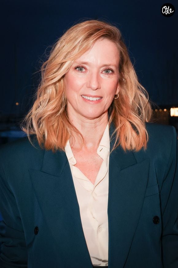 Lea Drucker pose en backstage de l'émission "C à vous" lors du 79ème Festival International du Film de Cannes le 14 mai 2026. © Jack Tribeca/Bestimage