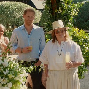 La série lifestyle de Meghan Markle sur Netflix a commencé à être diffusée — et se termine par un petit brunch entre amis en compagnie de son mari, le prince Harry, et de sa mère, Doria Ragland. Le 4 mars 2025 © JLPPA / Bestimage