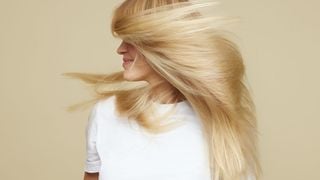 Vos cheveux manquent de volume ? Ces 4 produits vont vous aider à booster leur densité sans le moindre effort
