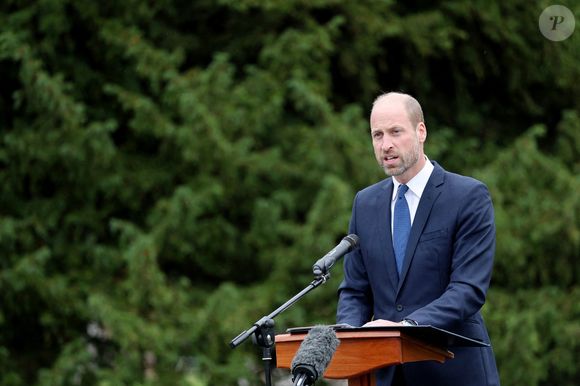 Le Prince de Galles s'exprime lors du lancement du Global Humanitarian Memorial, le premier mémorial pour les travailleurs humanitaires mondiaux créé par l'artiste britannique Michael Landy, à Gunnersbury Park à Londres. Photo par Chris Jackson/PA Wire