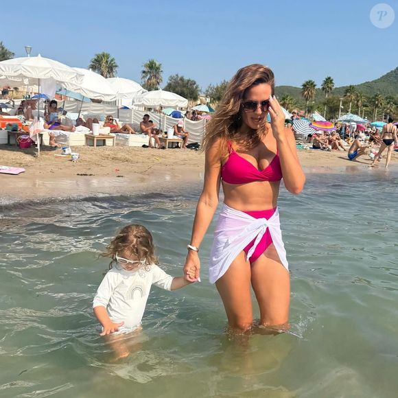 Vitaa passe ses vacances en famille, en compagnie de sa petite dernière, Noa, âgée de trois ans. Compte Instagram de Vitaa / Publication du 11 août 2025
