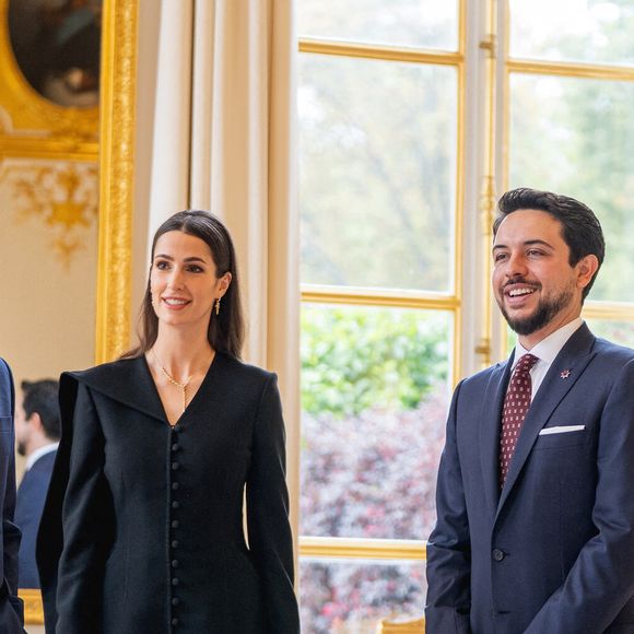 Le prince héritier de Jordanie Al Hussein bin Abdullah II (à droite), et son épouse la princesse Rajwa Al Hussein reçus par le président français Emmanuel Macron au palais de l'Élysée à Paris, France, le 8 octobre 2025. Photo by Balkis Press/ABACAPRESS.COM
