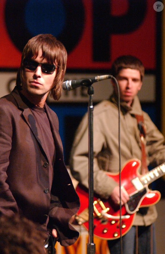 Noël et Liam Gallagher du groupe Oasis le 10 avril 2002  
©Alpha / Bestimage