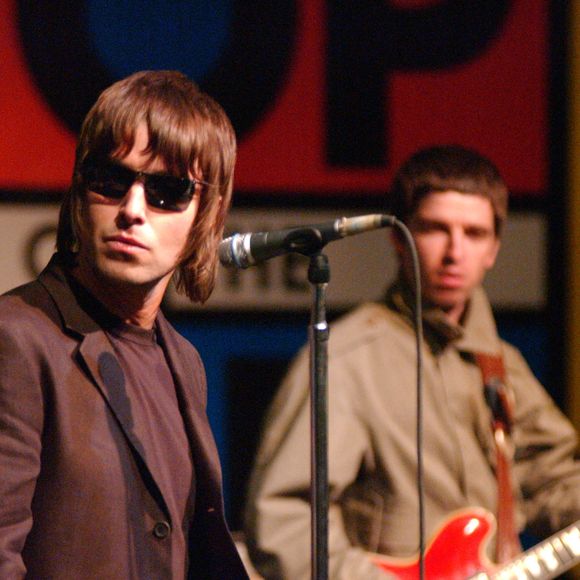 Noël et Liam Gallagher du groupe Oasis le 10 avril 2002  
©Alpha / Bestimage
