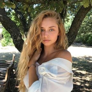 Emma Smet pose sur Instagram pendant ses vacances. Août 2018.