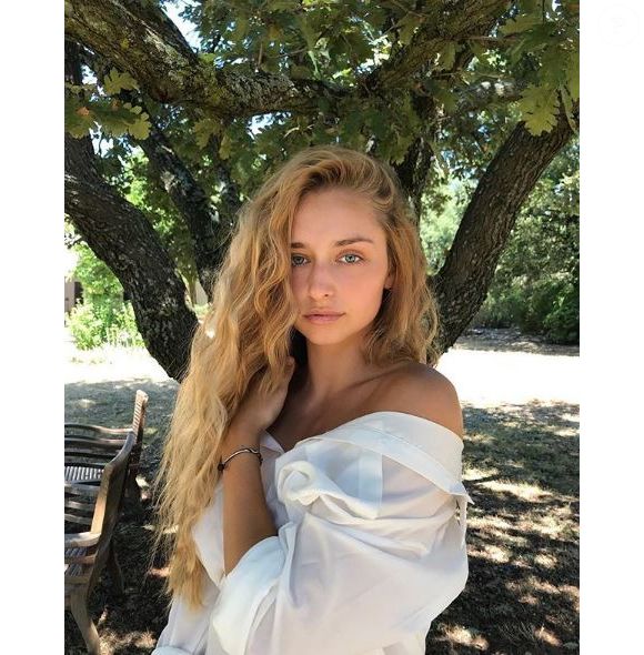 Emma Smet pose sur Instagram pendant ses vacances. Août 2018.