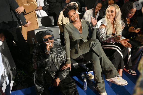 Aya Nakamura était présente dans les tribunes aux côtés de Dadju

Dadju et Aya Nakamura  - Showcase de Dadju  à la soiréé NBA JAM lors  du NBA Paris Games 2025 à L'Accor Arena Bercy le 24 janvier 2025 © Ramsamy Veeren / Bestimage