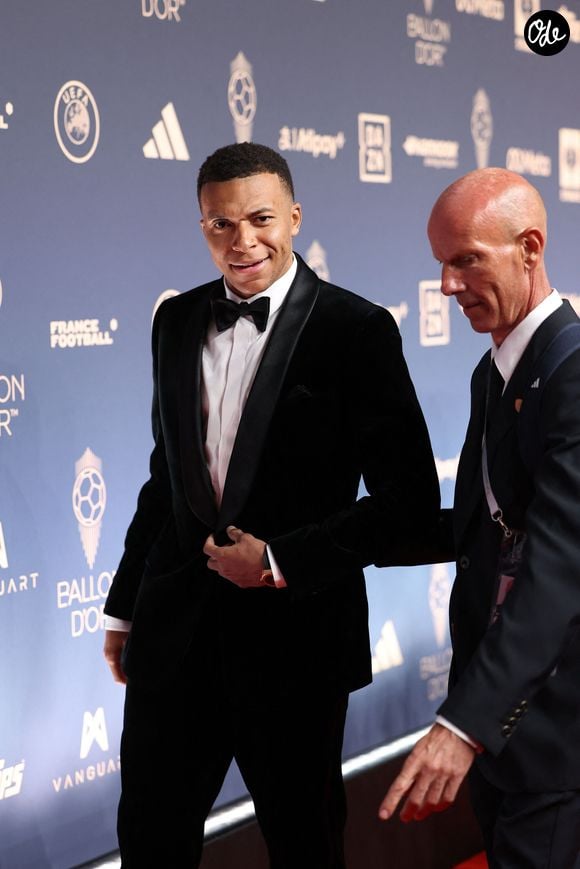 Parmi les favoris au trophée masculin, Kylian Mbappé a une nouvelle fois frôlé le Graal suprême.

Kylian Mbappé à la 70e cérémonie du Ballon d'Or au Palladium Theatre, le 26 octobre 2026 à Londres.

© Cyril Moreau / Bestimage