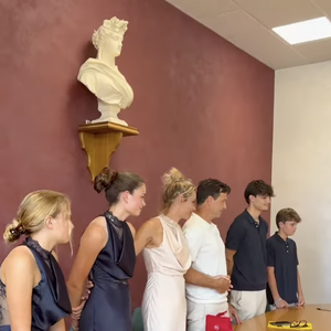 Les quatre enfants du couple, deux paires de faux jumeaux, ont été les témoins de cette cérémonie de renouvellement de voeux. 

Renouvellement de voeux d'Elodie Gossuin et Bertrand Lacherie en juillet 2026 - Instagram