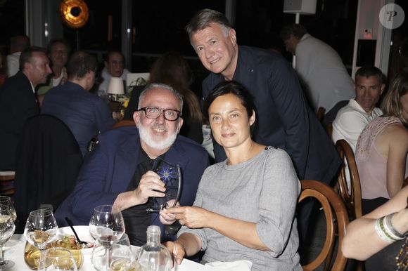 Exclusif - Dominique Farrugia et sa co-productrice au film du Printemps ont été primés du prix de l'Académie Fiction pour "Brocéliande" diffusé sur TF1 et Jerome Revon - Première édition du Multi Screen Grand Prix : une célébration inédite de la création audiovisuelle française dans le cadre prestigieux du Pullman Paris Tour Eiffel sous la présidence de S. Martin (Directeur Général de l'ARPP : l'Autorité de Régulation Professionnelle de la Publicité et également Président de La Fabrique des Formats) et animée par E. Eméyé (journaliste et présentatrice).
Cet événement a rassemblé les professionnels de l'audiovisuel autour d'une ambition commune : mettre à l'honneur l'excellence de la création française tous formats confondus. Paris le 12 juin 2025 - © Jack Tribeca / Bestimage