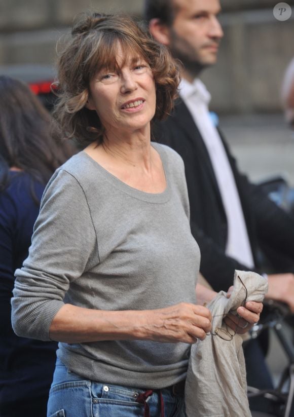 tandis que sa mère était profondément affectée et pour qui le reste du monde était devenu "invisible"

Jane Birkin - Paris le , 25 09 2013 - Inauguration de la galerie cinema de Anne Dominique Toussaint et vernissage de l'exposition " Point of View " de Kate Barry 
©VEEREN / BESTIMAGE