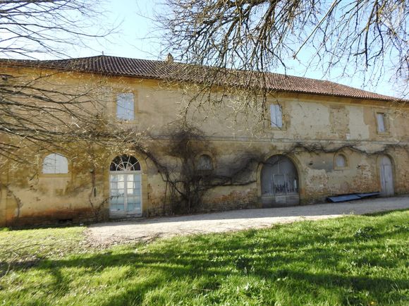 Ils ont eu un véritable coup de foudre pour le domaine de La Roche-Joubert.

Château de La Roche Joubert, en Dordogne, récemment acquis pour des Australiens.
