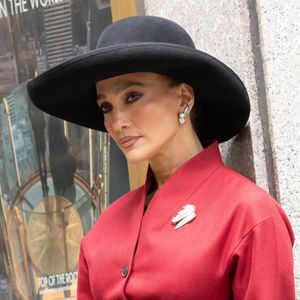Jennifer Lopez en train de tourner des scènes pour la prochaine adaptation de The Last Mrs Parrish à New York, USA le 11 octobre 2025. Photo by Janet Mayer/INSTARimages/ABACAPRESS.COM
