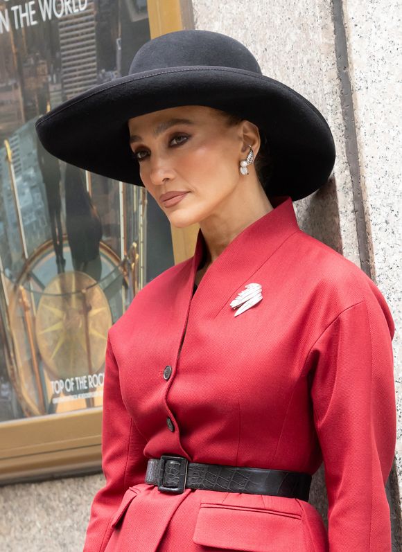 Jennifer Lopez en train de tourner des scènes pour la prochaine adaptation de The Last Mrs Parrish à New York, USA le 11 octobre 2025. Photo by Janet Mayer/INSTARimages/ABACAPRESS.COM