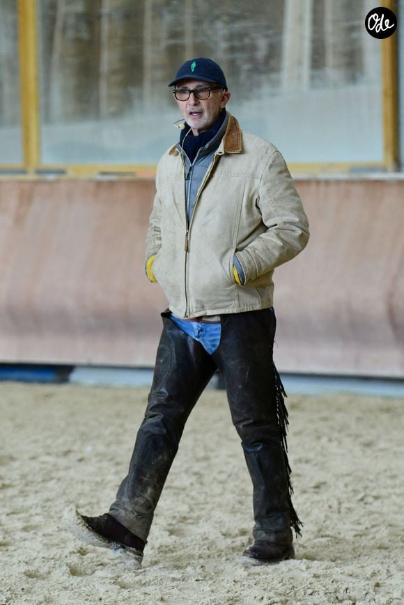 Thierry Lhermitte anime un atelier d'équithérapie et d'étologie à la maison Hope à Saint-Cergues en Haute Savoie le samedi 24 janvier 2026. © Romain Doucelin/Bestimage