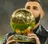 Le ballon d'or français

Karin Benzema  présente son Ballon d'Or aux supporters dans le stade Santiago Bernabeu à Madrid, le 22 octobre 2022.
© Pablo Garcia/DAX via Zuma Press/Bestimage