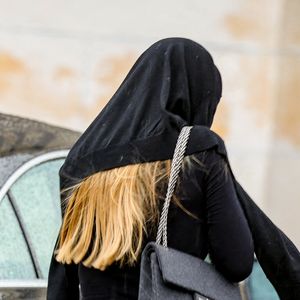 Exclusif - Stella Belmondo - Arrivées aux obsèques d’Alain Belmondo au crématorium du Père-Lachaise à Paris, France, le 4 septembre 2025. © Dominique Jacovides/Bestimage