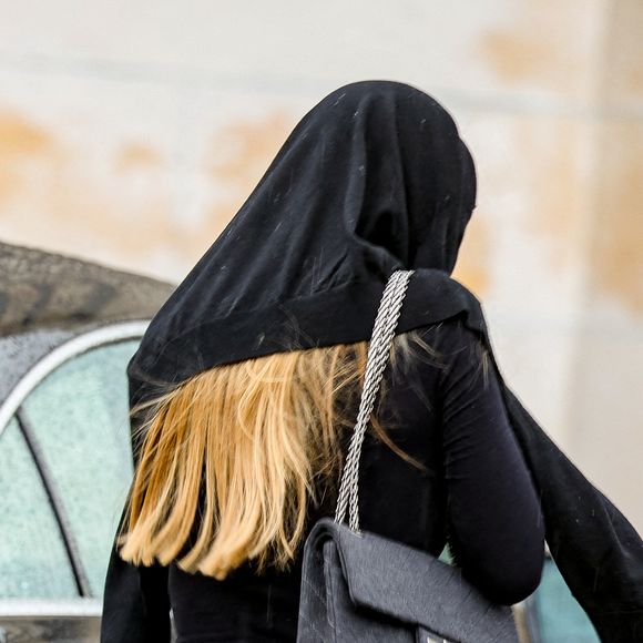 Exclusif - Stella Belmondo - Arrivées aux obsèques d’Alain Belmondo au crématorium du Père-Lachaise à Paris, France, le 4 septembre 2025. © Dominique Jacovides/Bestimage