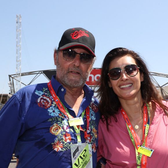 Jean Reno et sa femme Zofia Borucka - Les célébrations lors du Grand Prix de France de Formule 1 (F1) sur le circuit Paul Ricard au Castellet, le 24 juillet 2022.